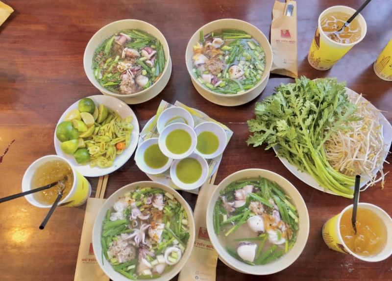 Hủ tiếu mực Ông Già Cali