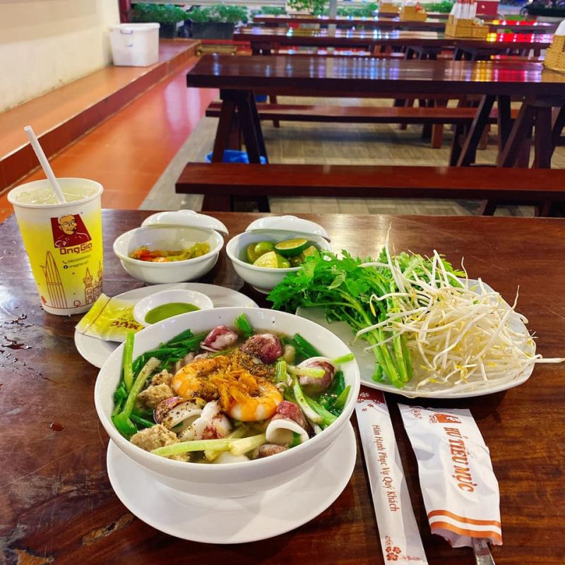 Hủ tiếu mực Ông Già Cali