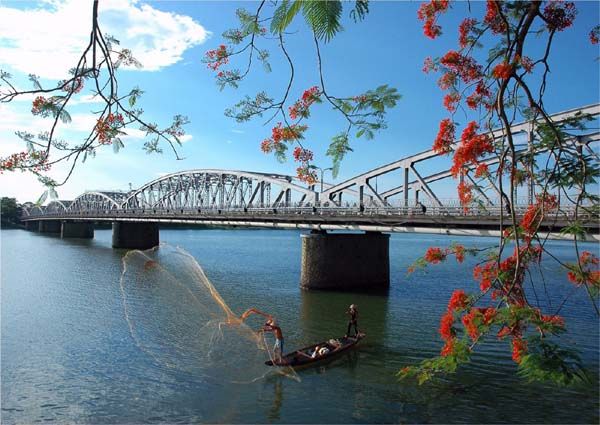 Sông Hương thơ mộng