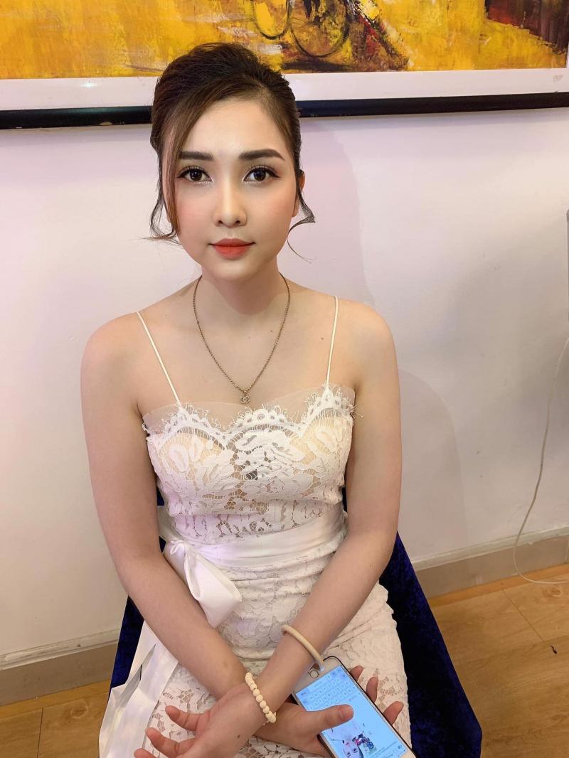 Hương Nguyễn makeup artist