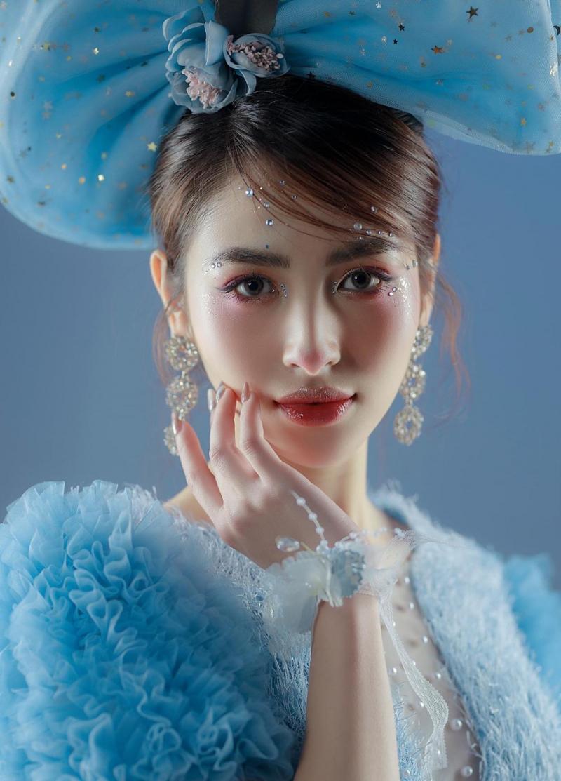 Huyền Kún Make Up