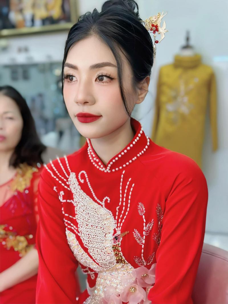 Huyen Mit Make up