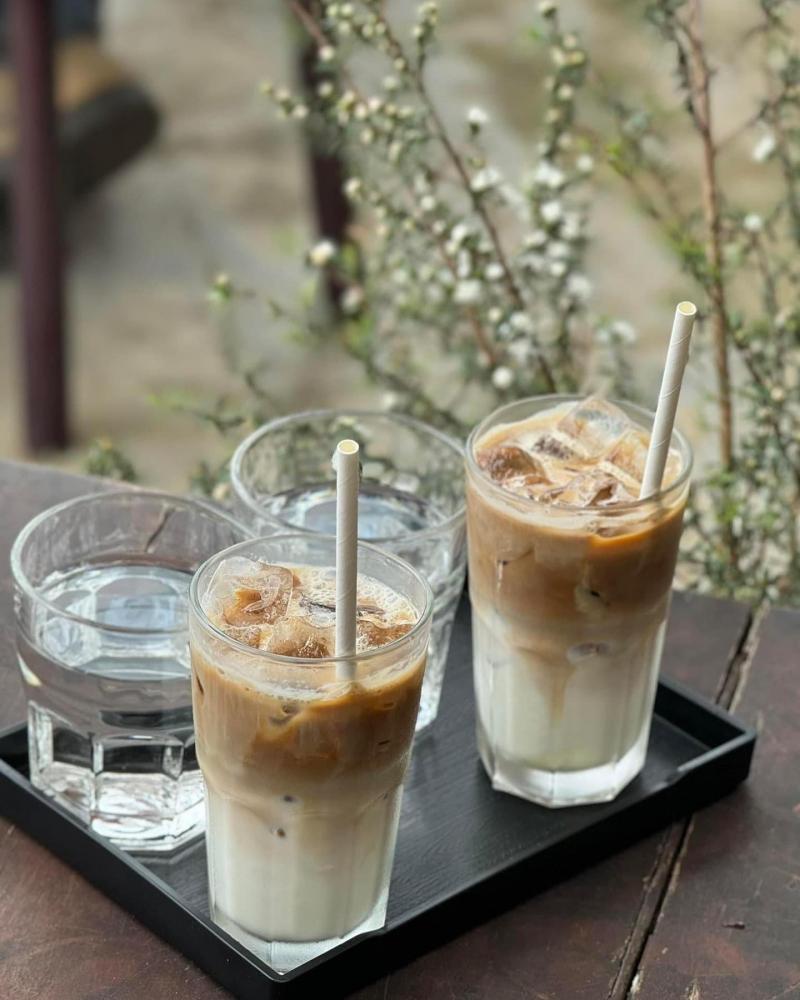 Tiệm Cafe Phía Tây Mặt Trời