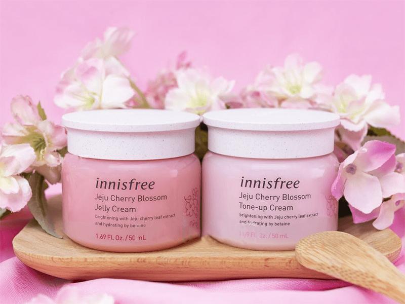 Kem dưỡng ẩm sáng da từ hoa anh đào đảo Jeju innisfree Cherry Blossom Jelly Cream ﻿