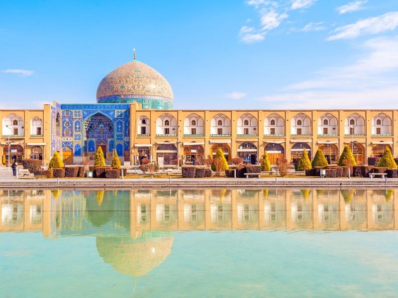 Chính quyền Iran cho rằng lễ tình nhân là bất hợp pháp (Nguồn: Sưu tầm)