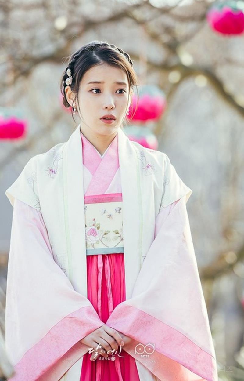 IU