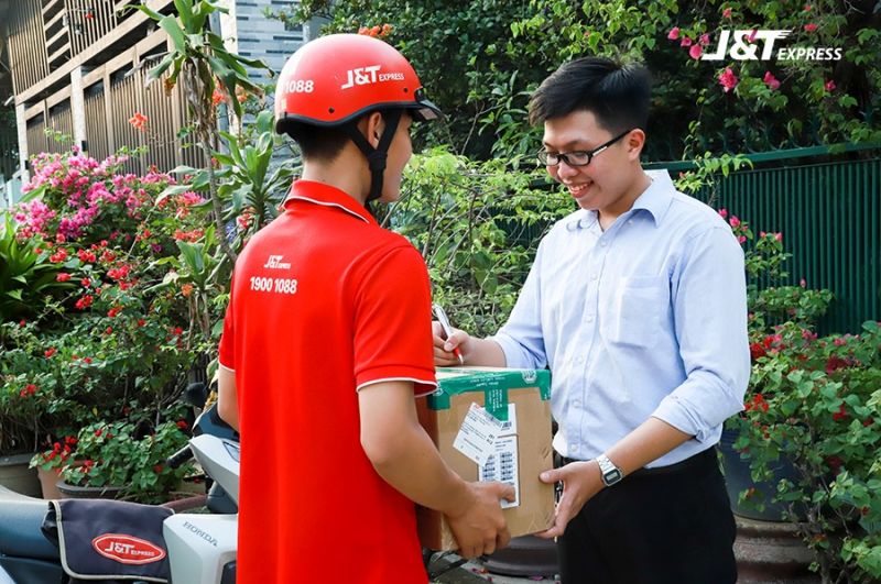 Sự phát triển nhanh chóng và bền vững của J&T Express không chỉ được đo bằng việc mở rộng mạng lưới vận chuyển khắp cả nước, mà còn dựa trên việc áp dụng công nghệ tiên tiến và quy trình quản lý chất lượng chặt chẽ