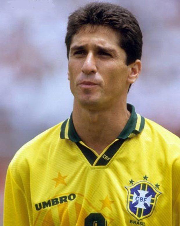 Jorginho nhận Giải Fair Play của FIFA năm 1991