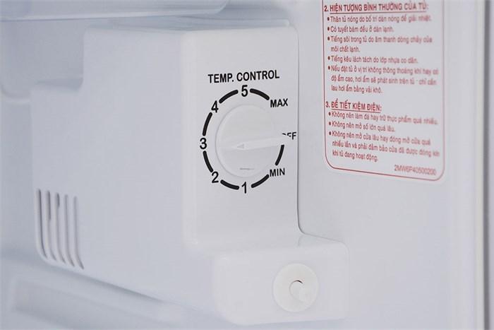 Chỉnh về mức nhiệt độ nhỏ nhất trước khi cho tủ vận hành