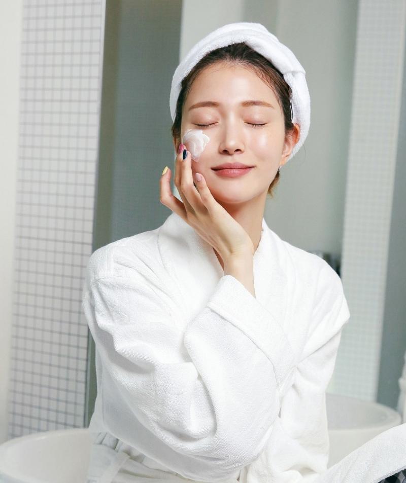 Kem dưỡng ẩm có chỉ số chống nắng thì không cần dùng thêm kem chống nắng