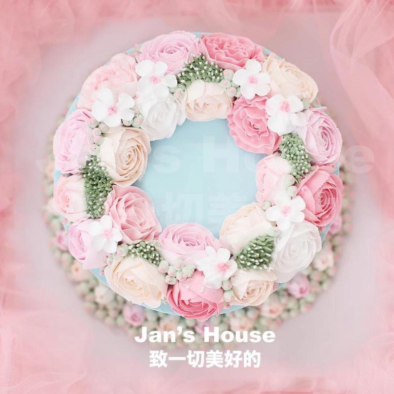 Mẫu bánh hoa nhẹ nhàng tại quán