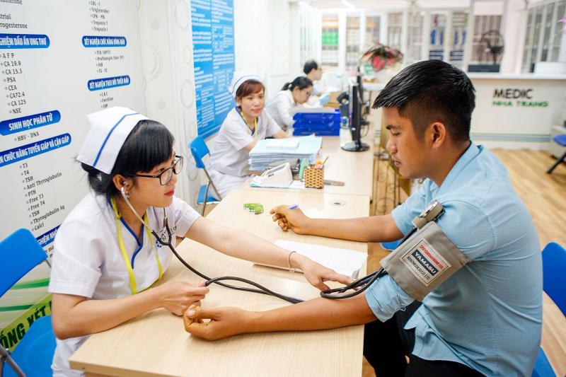 Người sau 30 tuổi nên làm một bài kiểm tra thể chất mỗi năm bằng cách đi khám định kỳ.