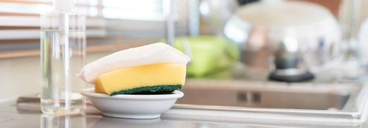 Khăn lau bát đĩa và miếng bọt biển nhà bếp