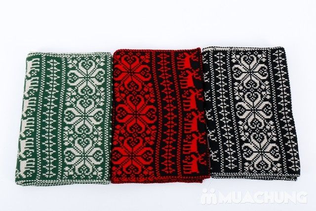 Tặng mẹ khăn len hoạ tiết thổ cẩm
