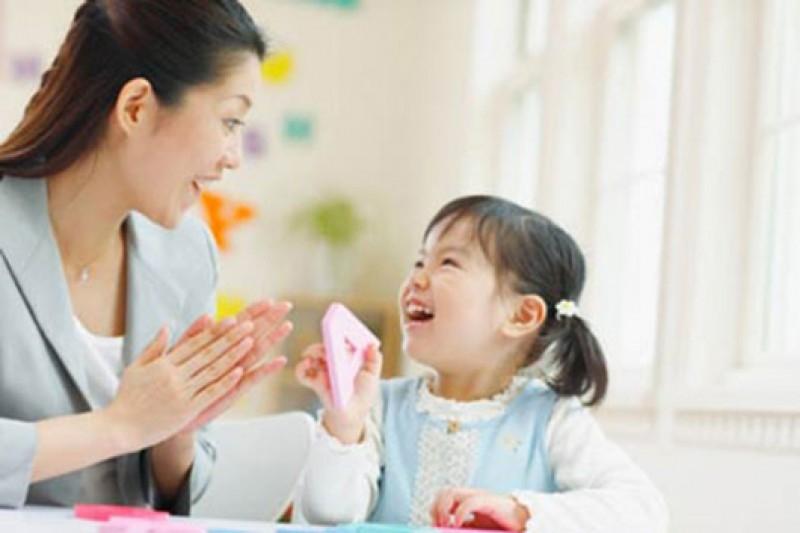 Hãy khen ngợi sự nỗ lực của trẻ chứ đừng 