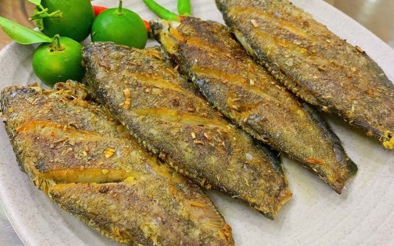 Khô cá sặc chiên sả ớt