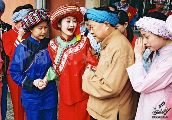 Khóc than thảm thiết
