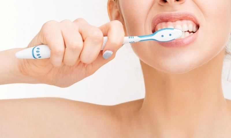 Chăm sóc răng miệng cũng liên quan mật thiết tới sức khỏe đôi tai