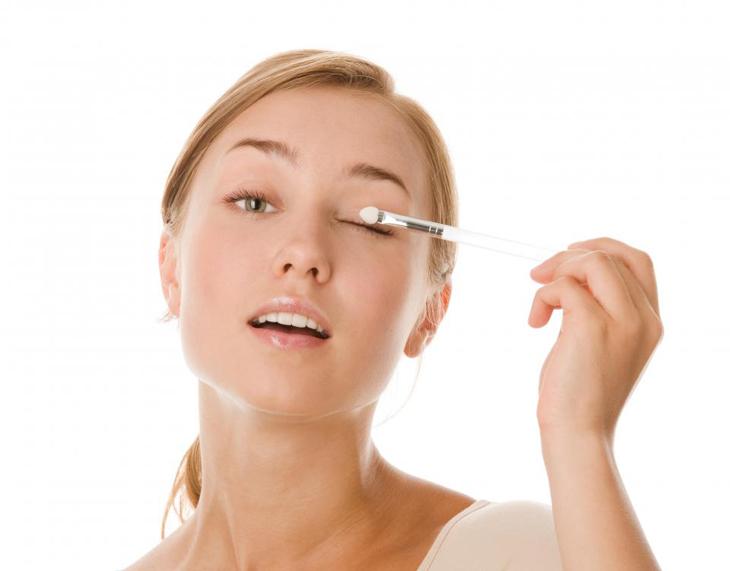 Không kẻ eyeliner sẽ khiến bạn trông trẻ trung hơn