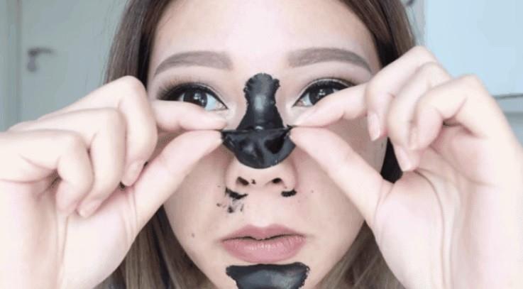 Hạn chế dùng kem hoặc miếng lột mụn