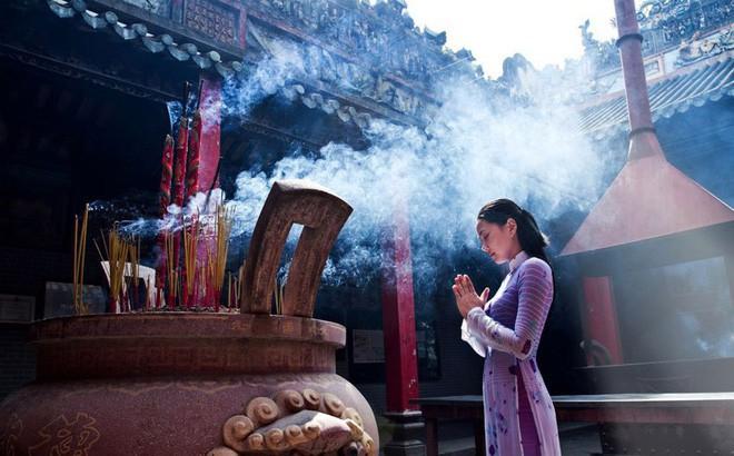 Đi lễ chùa đầu năm