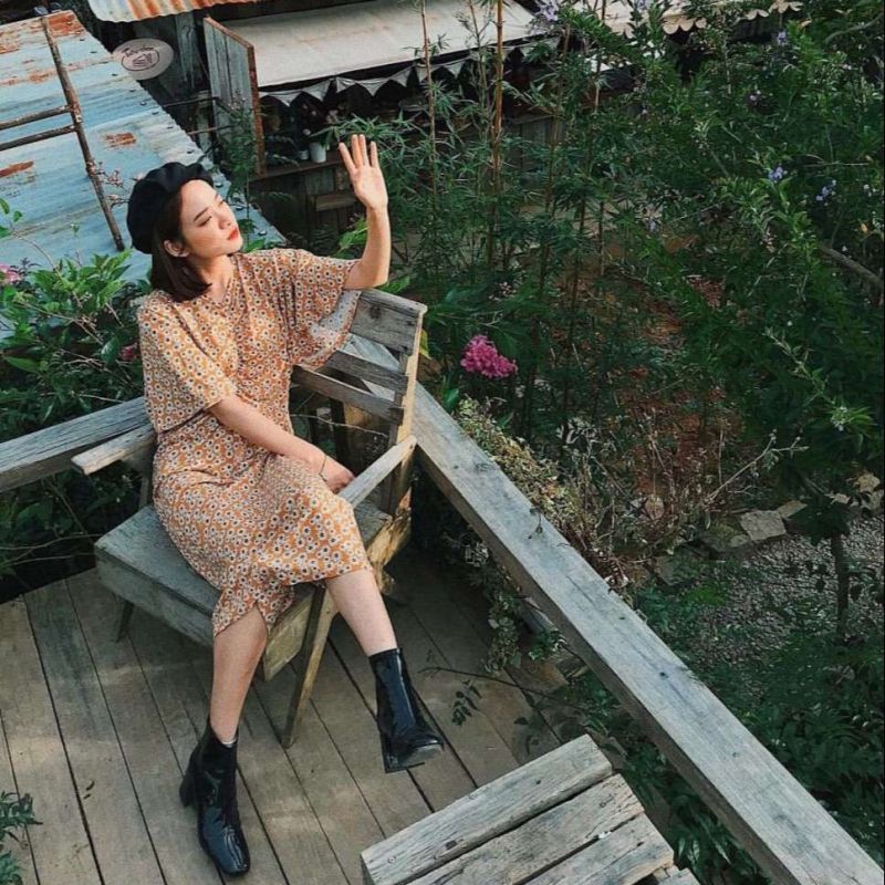 Tư thế này vô cùng thích hợp để có những shoot hình ngoại cảnh đẹp long lanh