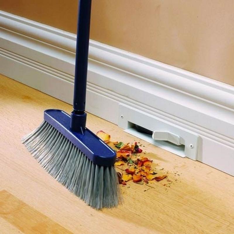 Chỉ nên quét và để gọn vào góc nhà trong 3 ngày Tết