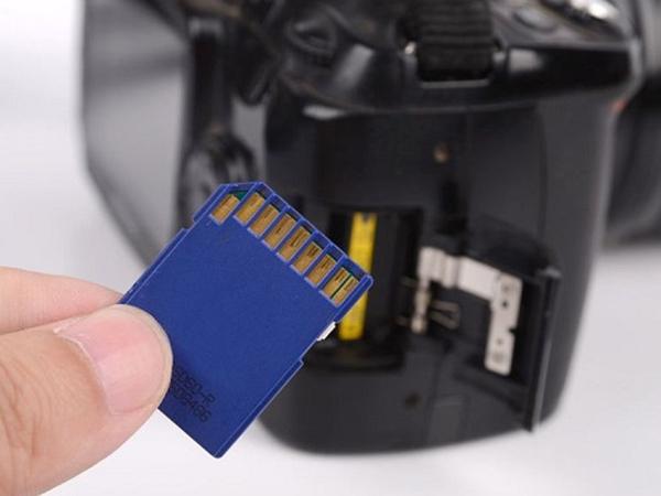 Không rút thẻ nhớ khi đang đọc dữ liệu