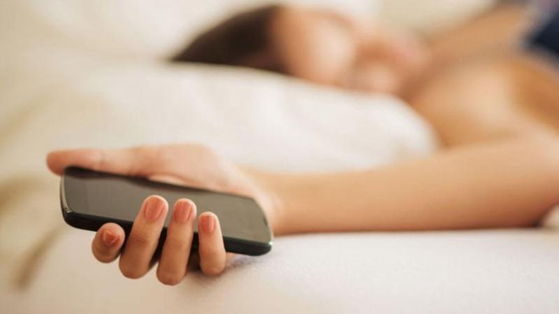 Điện thoại thông minh tiềm tàng một nguy cơ khá cao đến sự hạnh phúc và khả năng phát triển của một đứa trẻ trong tương lai
