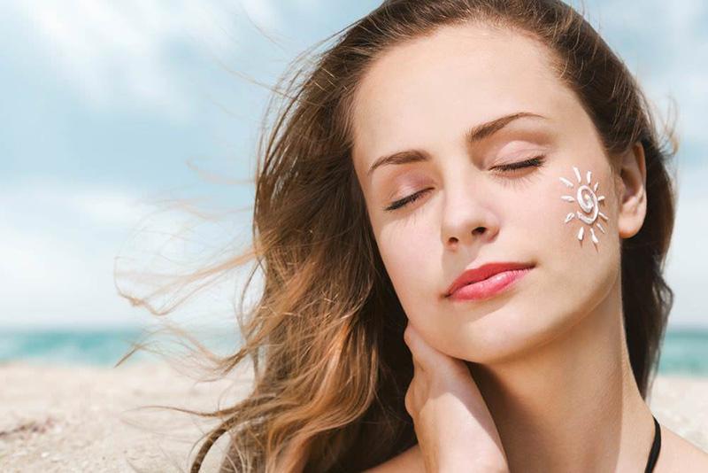 Nên sử dụng kem chống nắng hàng ngày