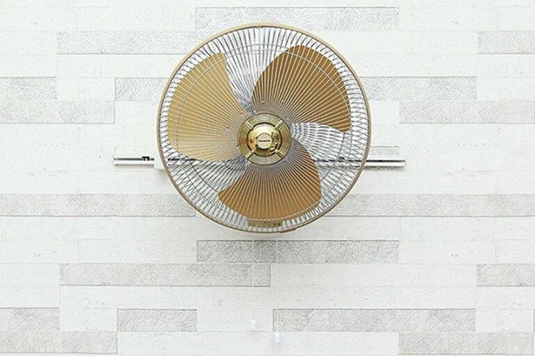 Không sử dụng quạt ngay khi cơ thể đổ nhiều mồ hôi