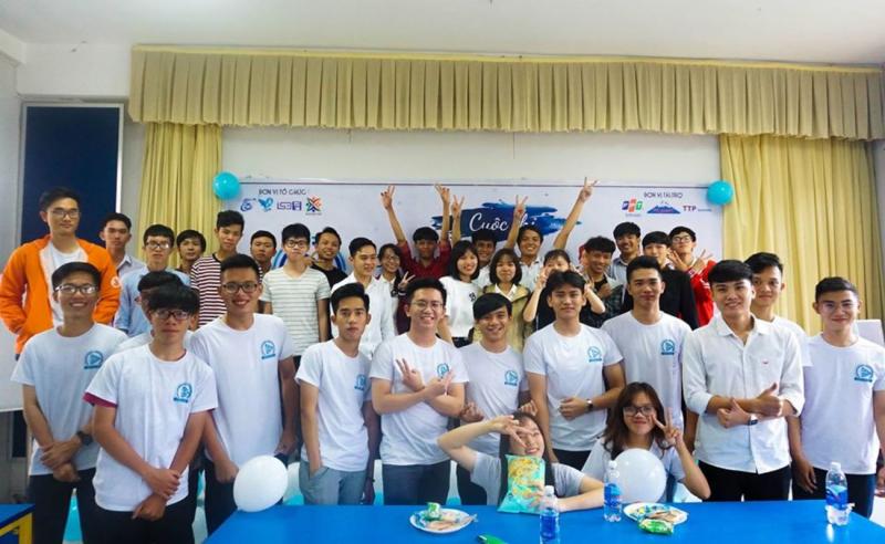 Nên tham gia câu lạc bộ để tích lũy kinh nghiệm