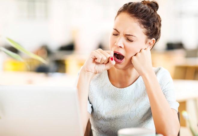 Ngủ không đủ giấc sẽ làm suy giảm hệ thống miễn dịch dẫn đến các vấn đề về da.