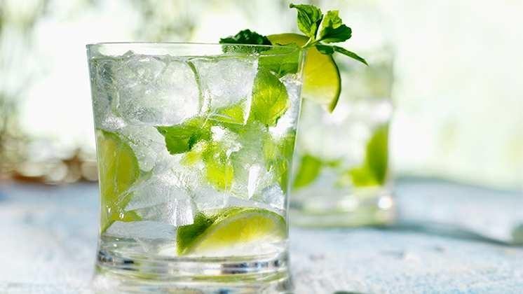 Nước chanh, trà xanh không đường, thảo dược mới là thức uống khôn ngoan của những người đang muốn giảm cân.