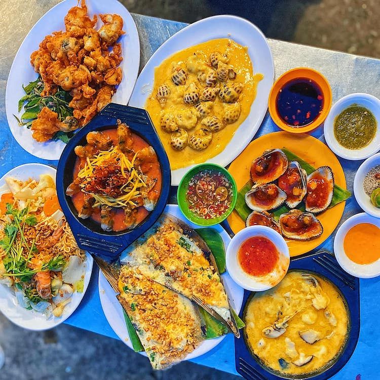 Khu ăn vặt An Dương Vương.