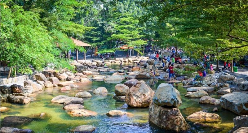 Khu du lịch sinh thái Thủy Châu thu hút  bởi sự trẻ trung, năng động và còn hấp dẫn những hoạt động dã ngoại