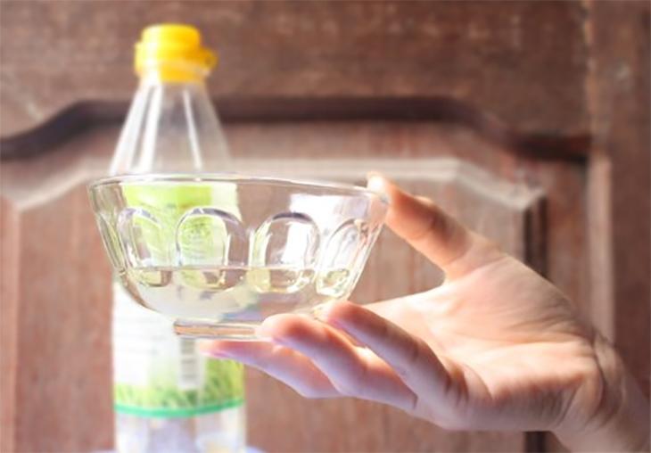 Khử mùi nhựa bằng giấm
