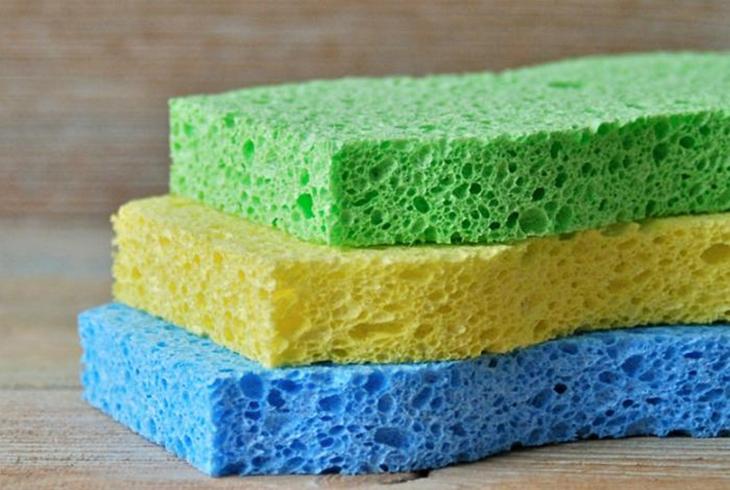 Khử mùi, khử trùng bọt biển bằng lò vi sóng