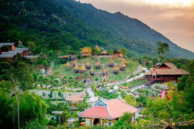 Khu du lịch Trăm Trứng