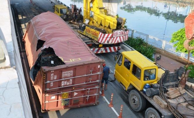Khúc cua từ cầu Nguyễn Văn Cừ (Quận 5) về Quận 4