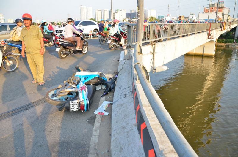 Thành cầu quá thấp dễ xảy ra tai nạn