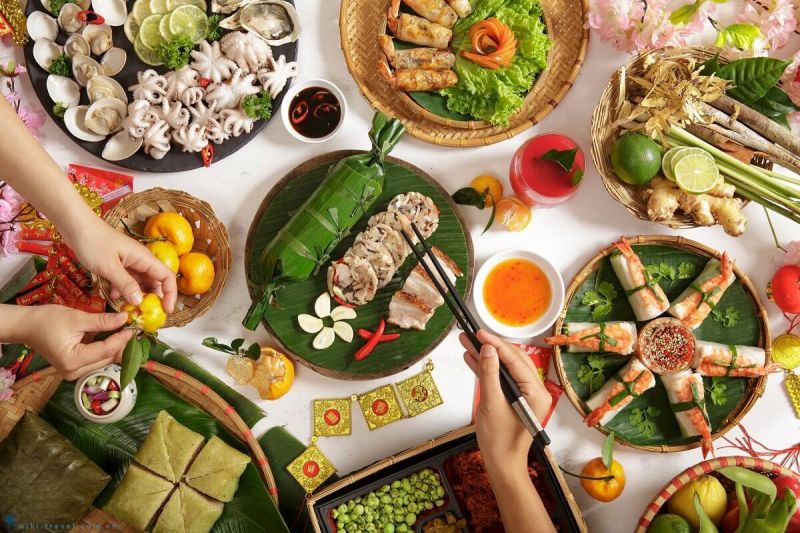 Không ăn quá nhiều cũng không được bỏ bữa, bạn nên ăn uống khoa học và uống nhiều nước