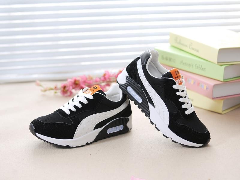 Kiểm tra và vệ sinh giày dép