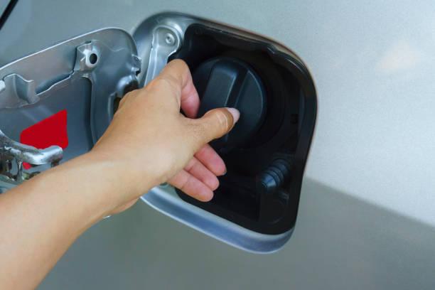 Kiểm tra nắp bình nhiên liệu