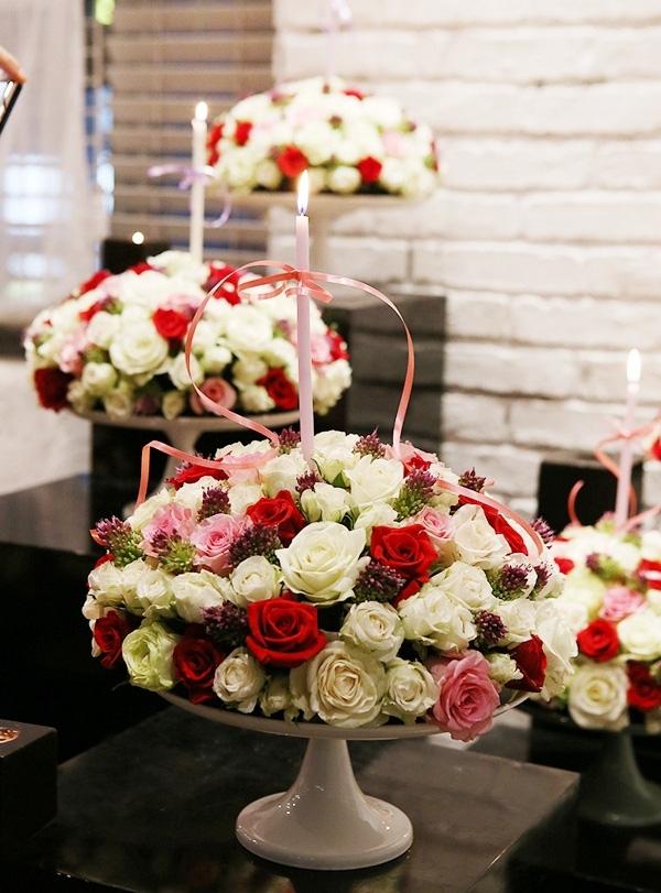 Cắm hoa với nến đơn giản mà sang trọng