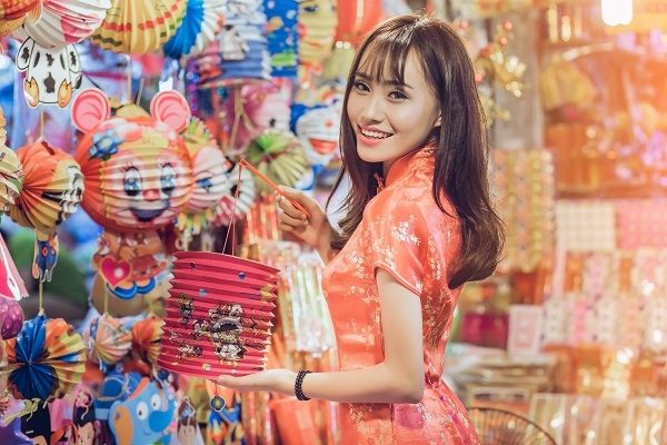 Trang phục áo dài và sườn xám là sự lựa chọn được nhiều người ưa chuộng cho bộ ảnh Trung thu