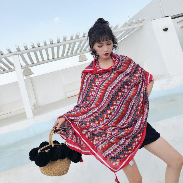 Kiểu quàng khăn qua vai