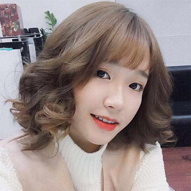 Kiểu tóc ngắn uốn xoăn