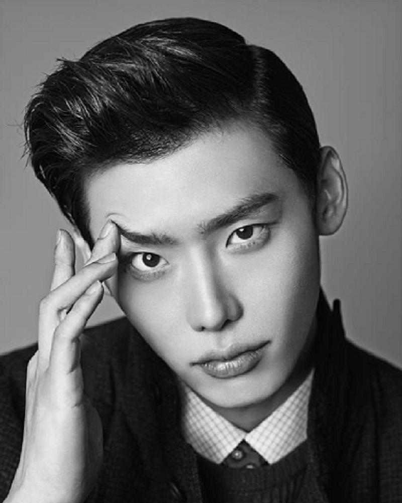 Lee Jong Suk cuốn hút với kiểu tóc pompadour