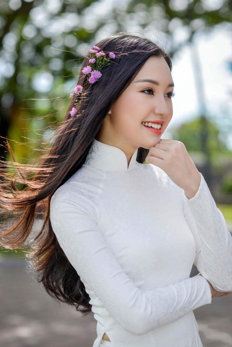 Kiểu tóc thẳng tự nhiên